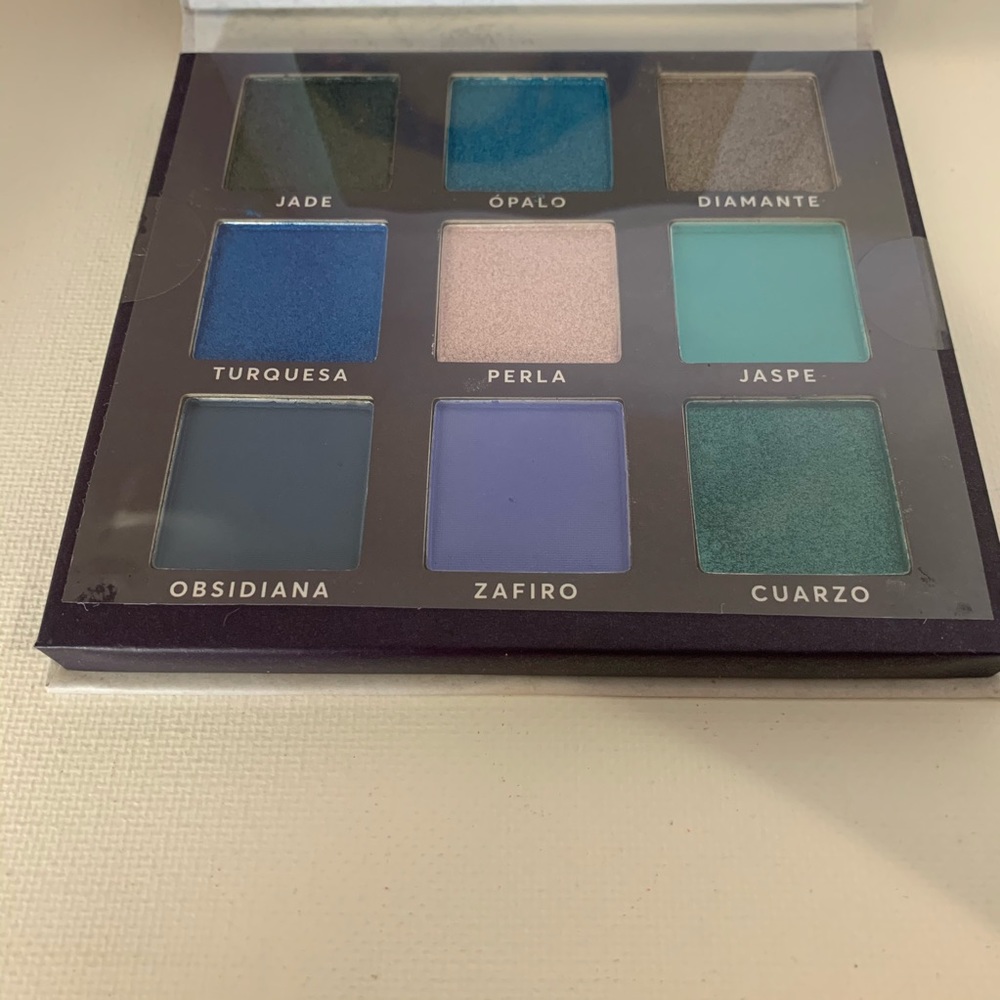 Macaría Azulejo eyeshadow pallet 9 beautiful color